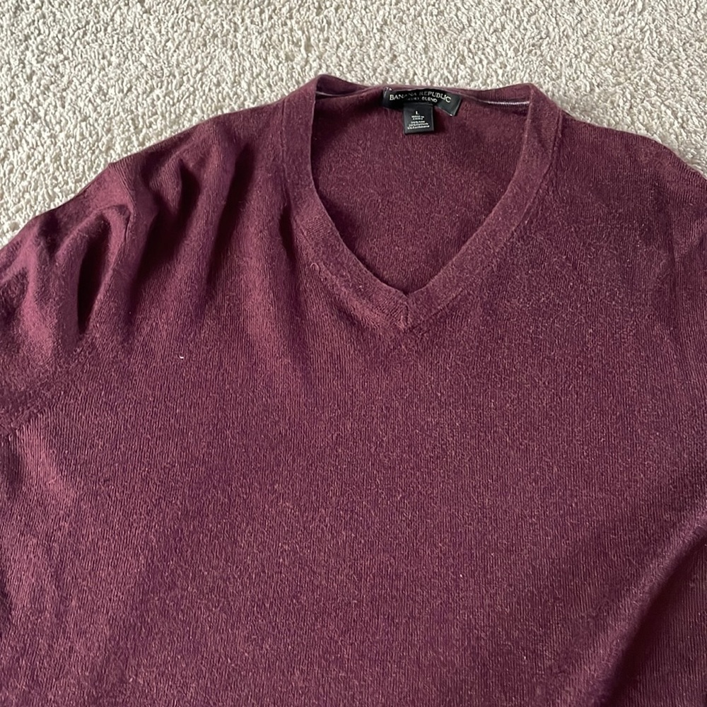 Banana republic luxury blend large maroon v neck sweater